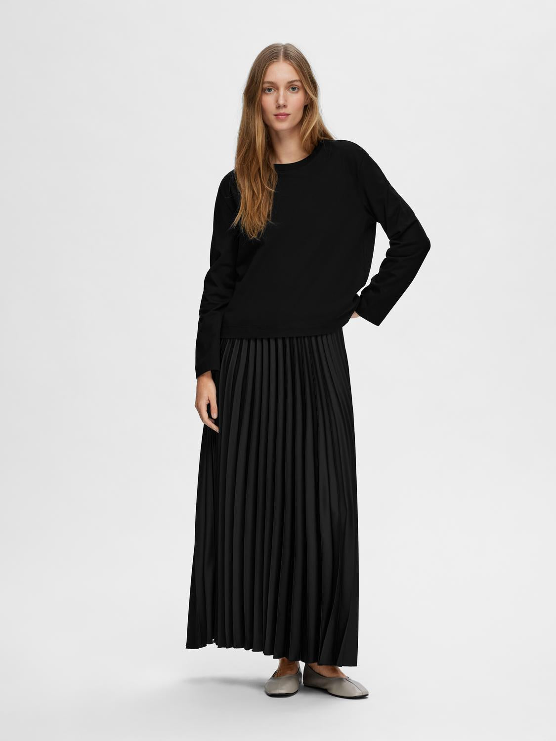 model_shot-front_full